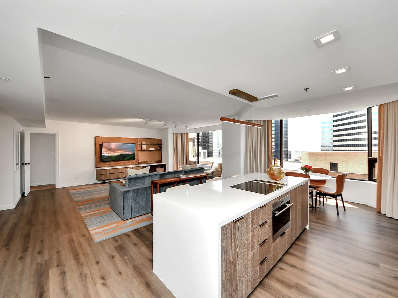 2 bed, 2.0 bath, 1300 sqft, $10,000 — Photo 3