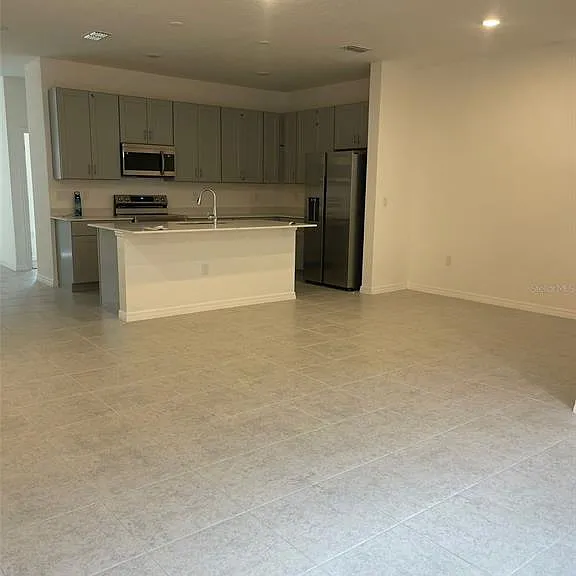 1260 Stockwell Ave — Photo 3