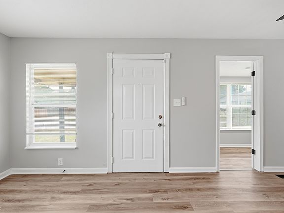 5th image of 731 Manhattan Ave