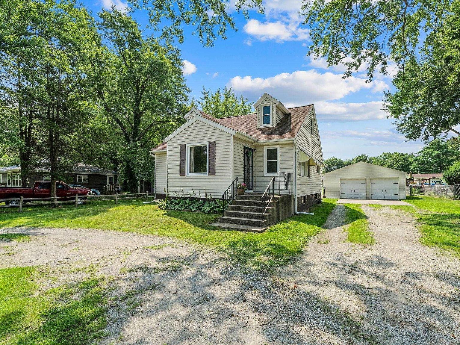 2121 E McKinley Ave, Mishawaka, IN 46545 MLS 202327740 Zillow