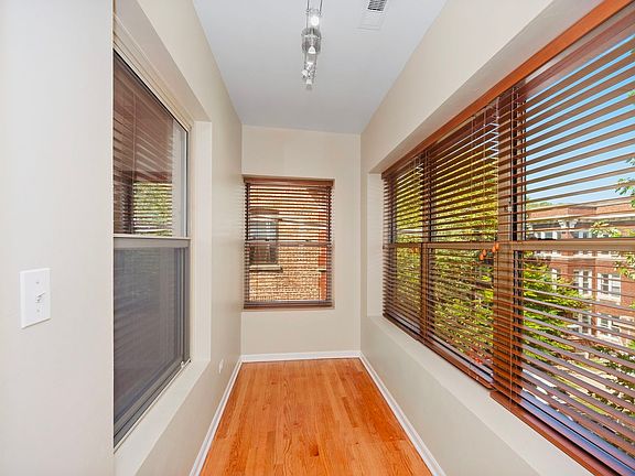 4th image of 1243 W Rosemont Ave #3SW