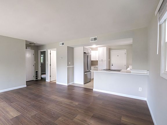 2nd image of 10 Rose Ave Unit 1