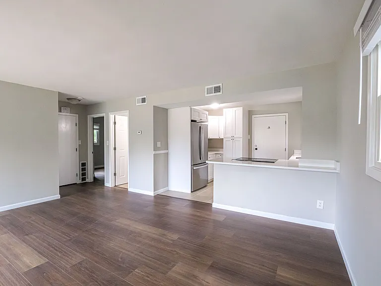 10 Rose Ave #1 — Photo 2