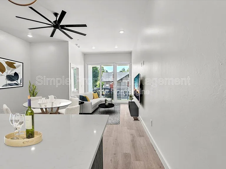 1625 NW 16th St #2 — Photo 5