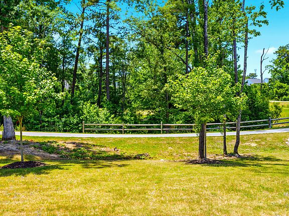 3rd image of 612 Deer Pond Way