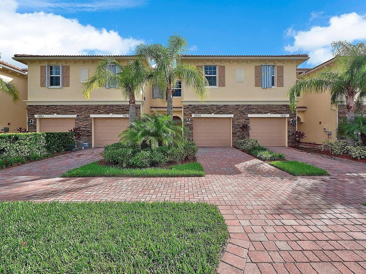 3 bed, 2.5 bath, 1614 sqft, $2,350 — Photo 2