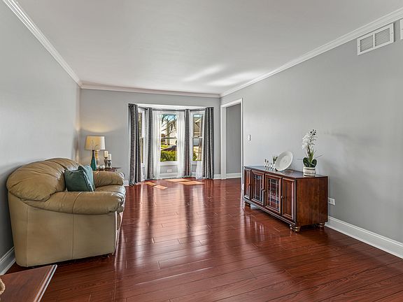 4th image of 5009 Brighton Ln