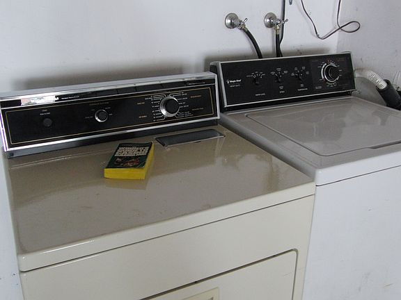 washer/dryer in garage