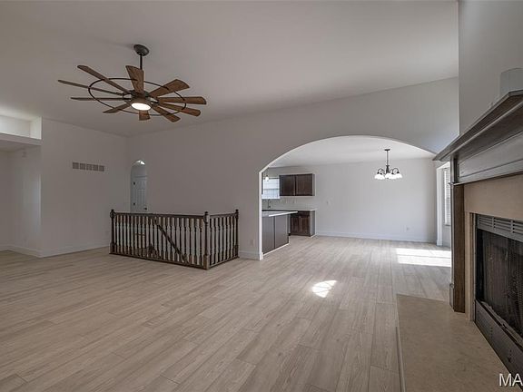 5th image of 299 Rockport Dr