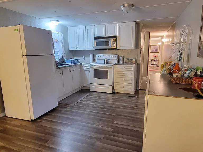 102 Arden Ave — Photo 2