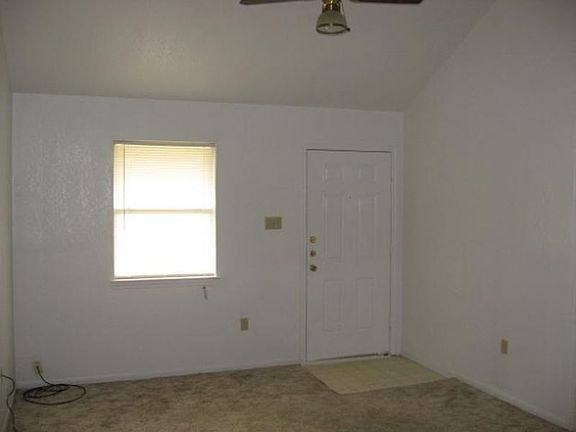 5th image of 208 Gibson St #B