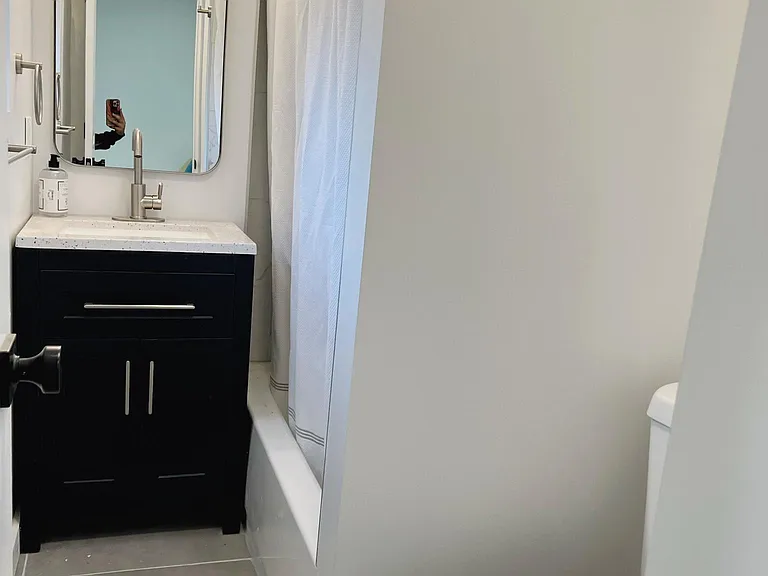 2203 Catharine St #1 — Photo 17