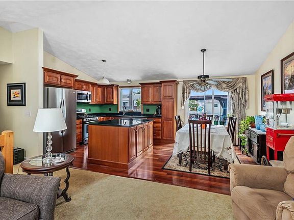 5th image of 12 Kennedy Dr