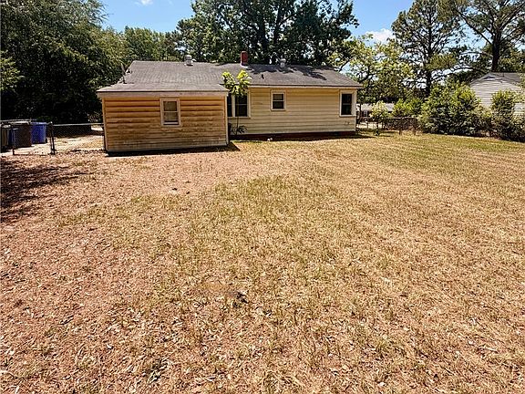 3rd image of 1006 Sandalwood Dr