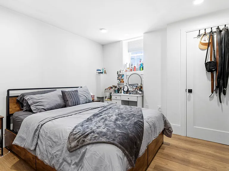 92 Chelsea St #1 — Photo 10