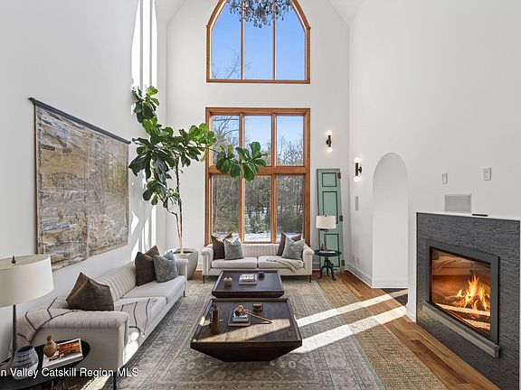 3rd image of 11 Snyder Lane