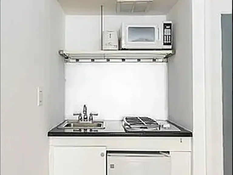 408 W 22nd St #1F — Photo 3