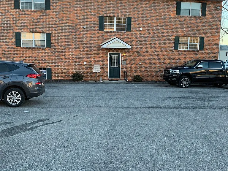 18 S Cherry St — Photo 10