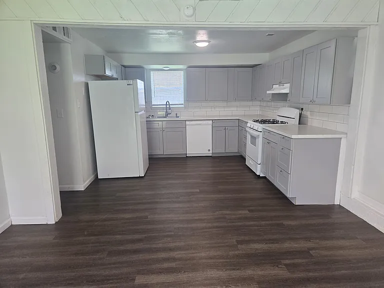 108 W Ash Ave #1/2 — Photo 5