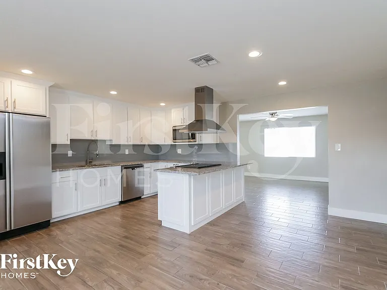 3412 E Claire Dr — Photo 6