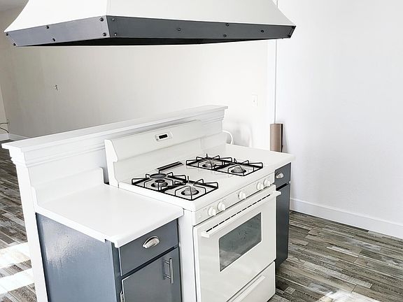 4th image of 1004 Santa Clara Ln