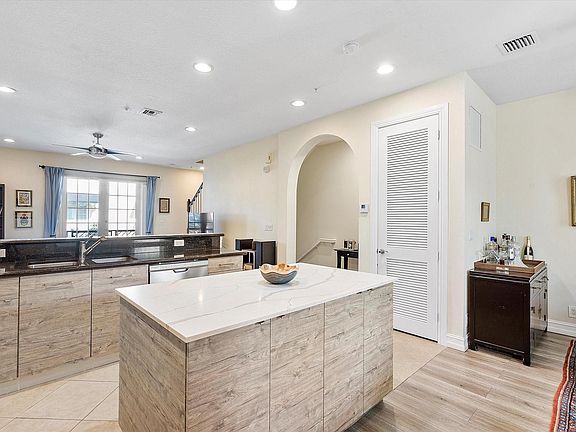 3rd image of 2257 NE 9th Avenue #2257