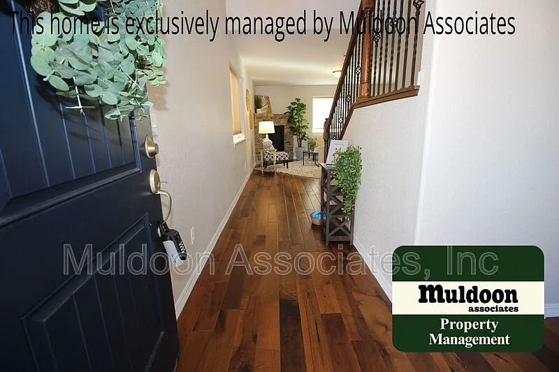 3 bed, 3.0 bath, 1676 sqft, $2,395 — Photo 2