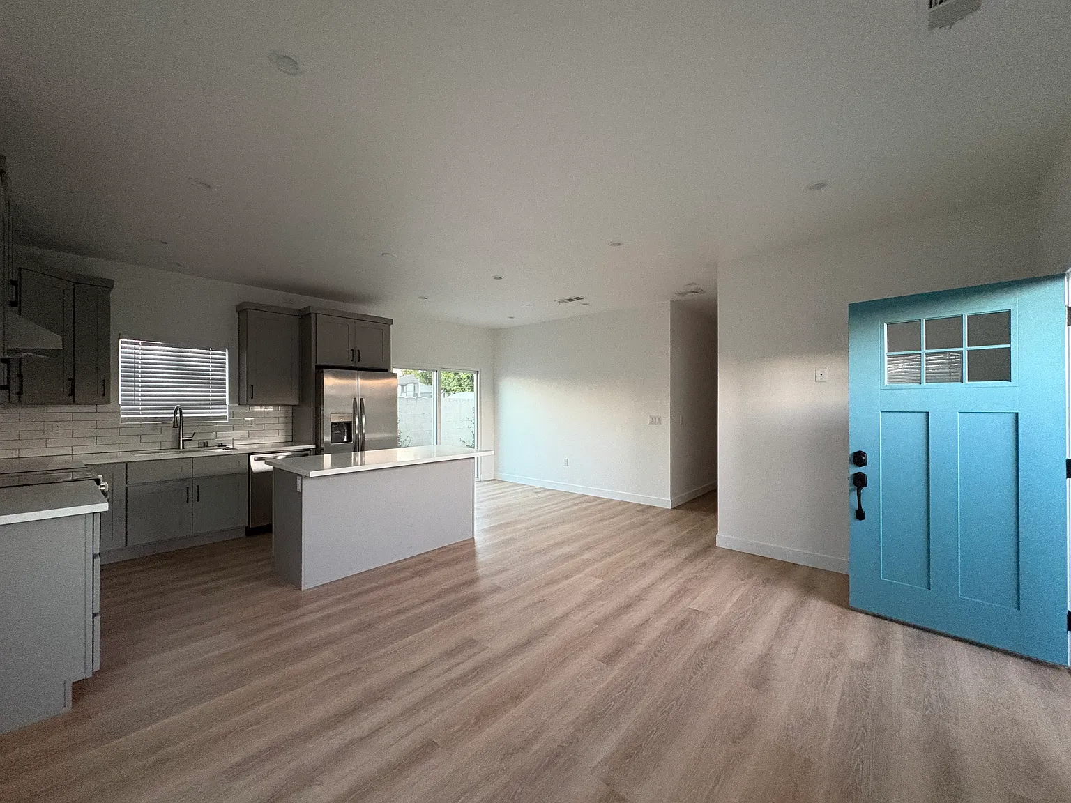 4 bed, 1200 sqft, $4,500 — Photo 3