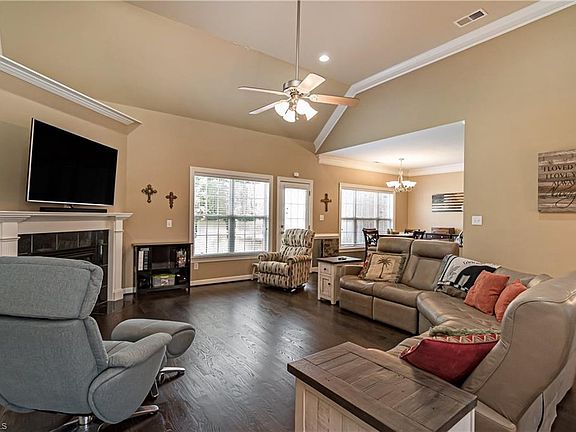 4th image of 5083 Oak Garden Dr