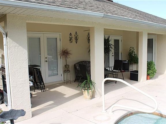 4th image of 10511 Versailles Blvd