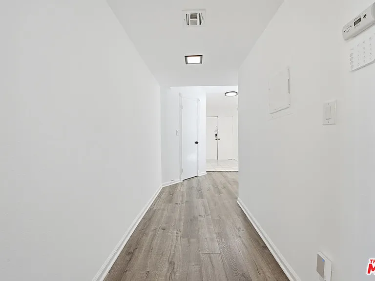 1037 N Vista St #206 — Photo 4