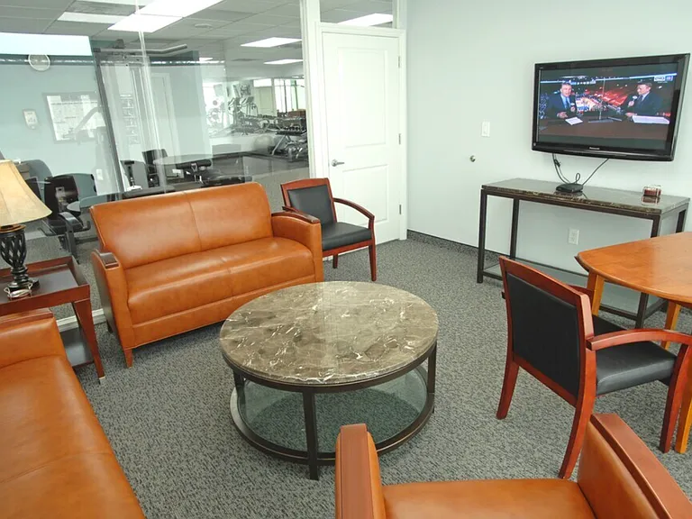 CONGENIAL 24 HOUR BUSINESS CONFERENCE ROOM WITH WI-FI