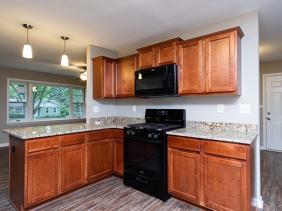4th image of 1015 Woodland Dr