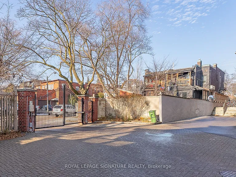 1019A College St — Photo 41
