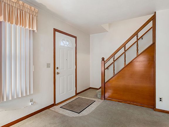 4th image of 512 S Lott Blvd