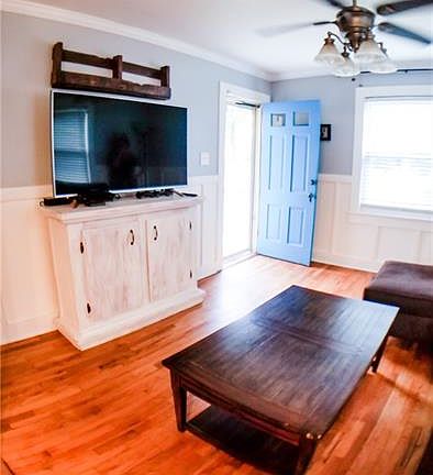 4th image of 226 Maple St