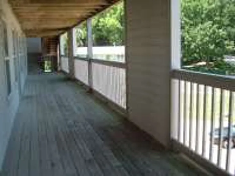 Country Club Apartments — Photo 8