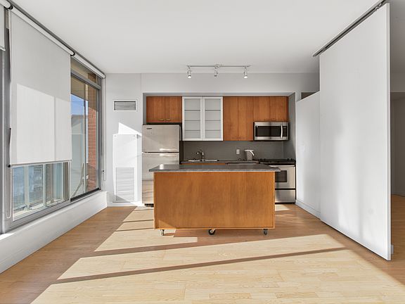 2nd image of 383 Cumberland St #802