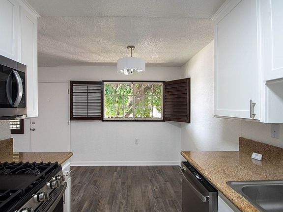5th image of 11045 La Maida St APT 102