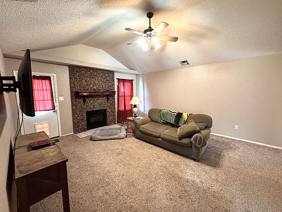 4th image of 3881 Basswood Dr