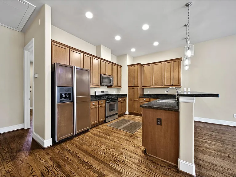 902 W 23rd St #B — Photo 9