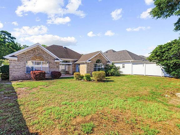 3rd image of 2443 Glen Dr.