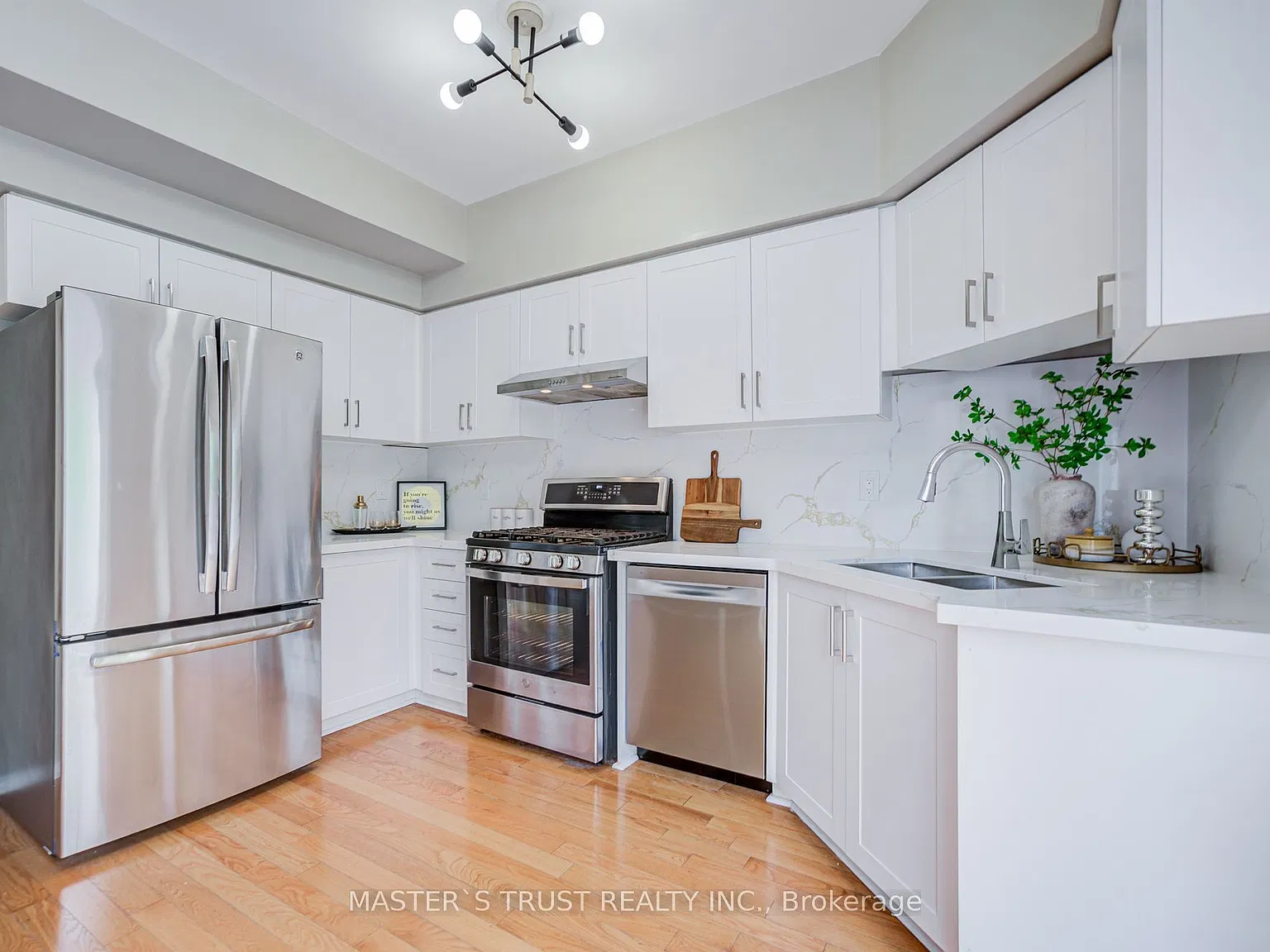 3 bed, $3,300 — Photo 4