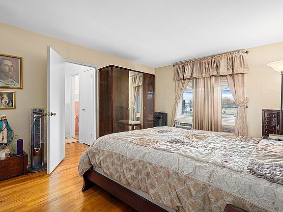 4th image of 6011 Broadway APT 3C