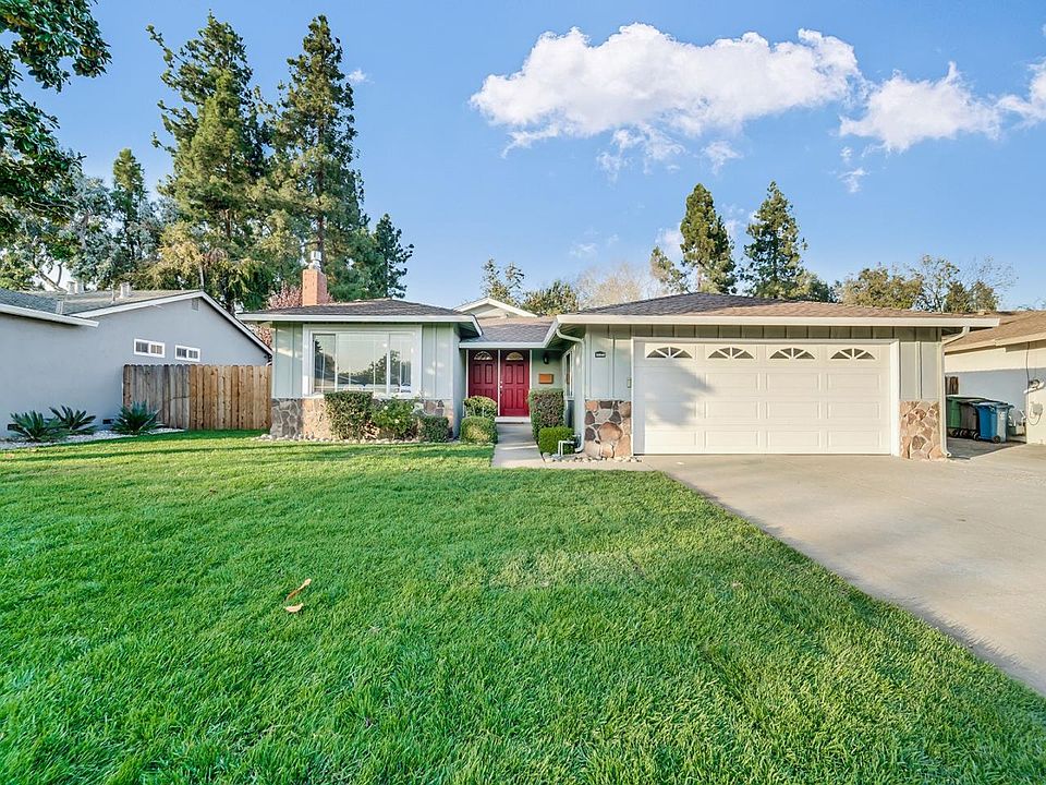 1st image of 32410 Crest Ln