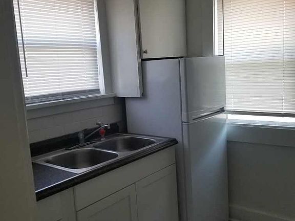 2nd image of 820 S 6th St #1