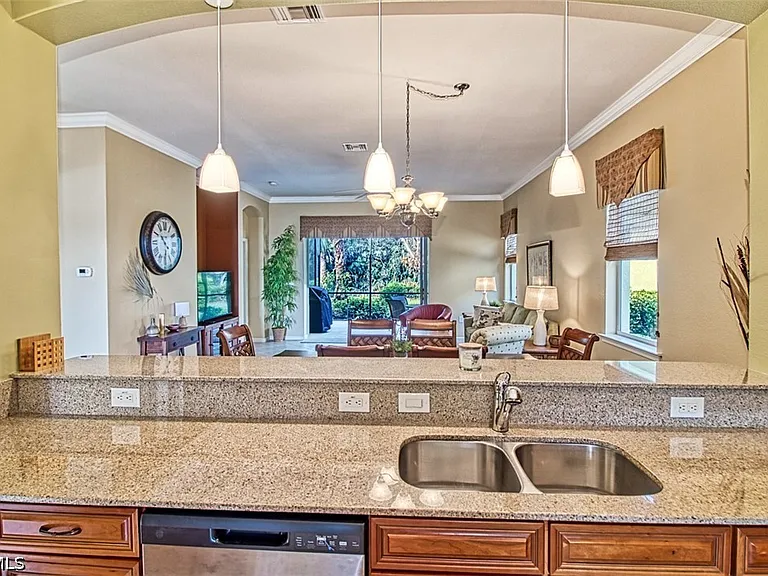 3460 Lakeview Isle Ct — Photo 20