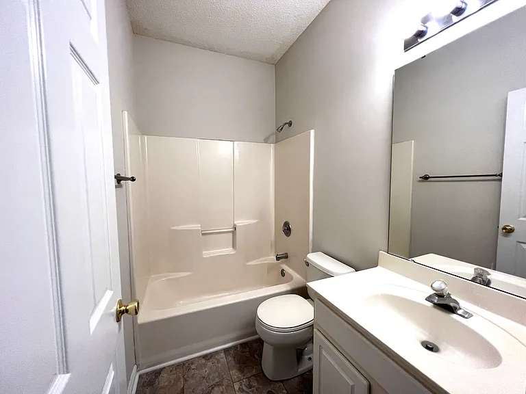 216 Howe St — Photo 23