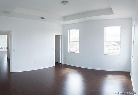 4th image of 1000 NE 37th Ave #0