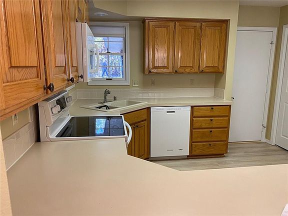 5th image of 15 Huskins Cir